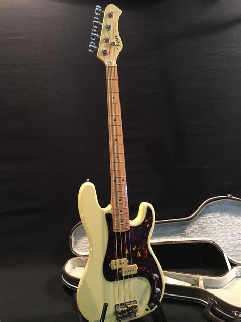 Fame By Hondo Series 830 P Bass Style Bass Guitar With Grover Tuning Heads Comes With Hard Shell