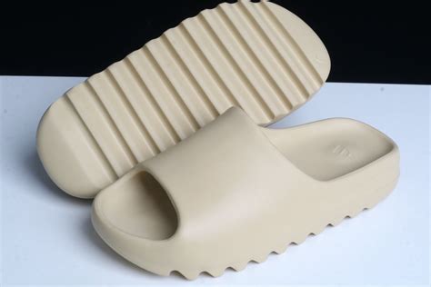 Adidas Yeezy Slipper For Men 781087 6100 Usd Wholesale Replica