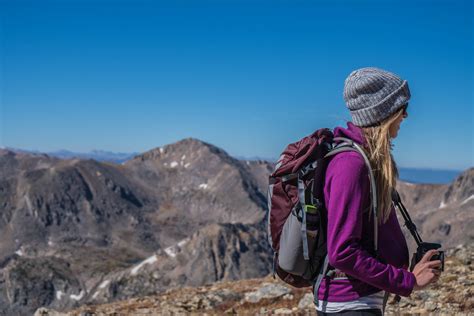 Fotos Gratis Desierto Para Caminar Montaña Mujer Excursionismo