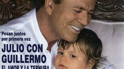 Julio Iglesias posa por primera vez con su hijo pequeño Guillermo