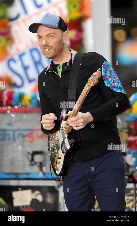 New York Ny Usa 14th Mar 2016 Jonny Buckland Coldplay On Stage