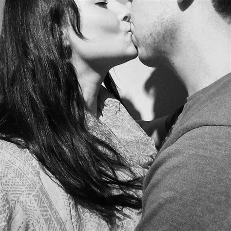 5 scientifically proven ways kissing makes you healthier