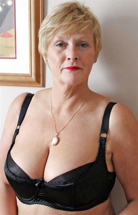 Homemade Women Love Posing Nude OlderWomenNaked Com