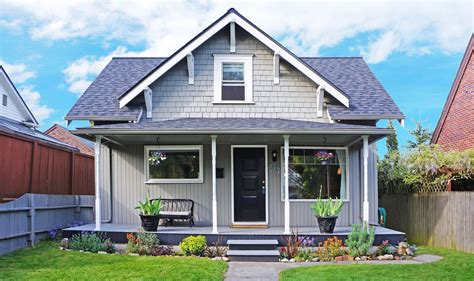 Cozy Ranch Home With Gray Siding Small House Exterior Paint Siding