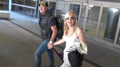 Anna faris told gwyneth paltrow during an episode of her podcast anna faris is unqualified that she struggled with competitiveness and comparison during her two previous marriages to fellow actors. In Anna Faris 'Beziehung zu Michael Barrett - News24viral