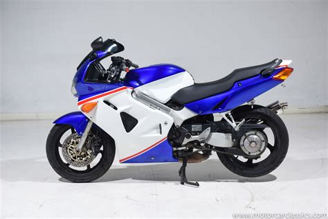 The model was the successor to the vfr750f and shares the v4 engine configuration with the honda vf and vfr series. Used 1998 Honda VFR800 For Sale ($3,500) | Motorcar ...