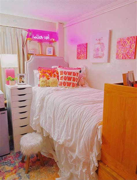 White Dorm Room Pink Dorm Rooms Dorm Room Colors Dream Dorm Room