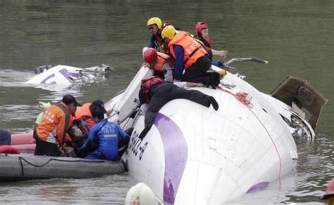 At Least 19 Dead After Transasia Plane Crashes In Taiwan River Watch