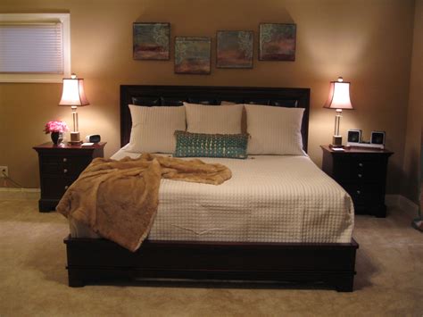 Applying small bedroom decorating ideas to your home before placing it on the real estate market can help it sell faster and for more money. 21 Ideas and Inspiration For Bedroom Small Table