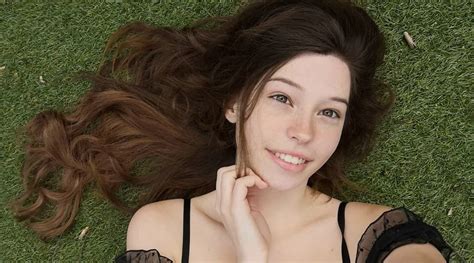 Belle Delphine Instagram Cosplay Model Sells Gamer Girl Bathwater For Each To Thirsty