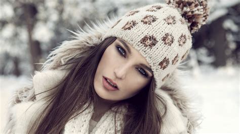 winter-girl-wallpapers-images-photos-pictures-backgrounds
