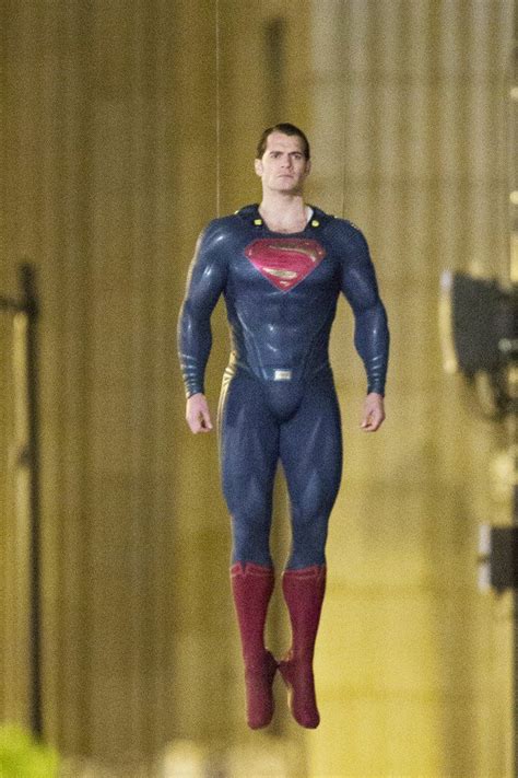 35 awesome henry cavill behind the scene images that will blow your mind superman suit