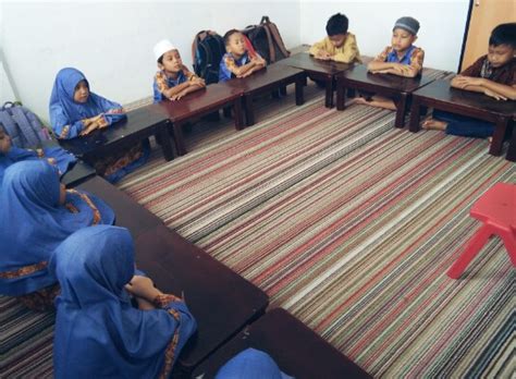 Oleh itu, pendekatan belajar sambil bermain amat sesuai dilakukan dalam aktiviti fizikal. Belajar Sambil Bermain Untuk Anak Usia Dini Menurut ...
