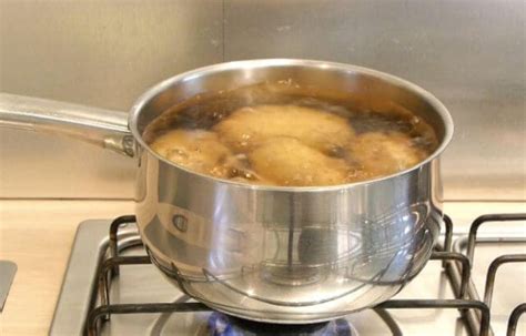 It is time to decide whether you want to cut them or not boil them ingredients you need. Genius: with this trick your potatoes will be done boiling ...