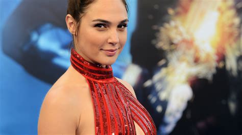 Wonder Woman Star Gal Gadots Red Carpet Style Vogue
