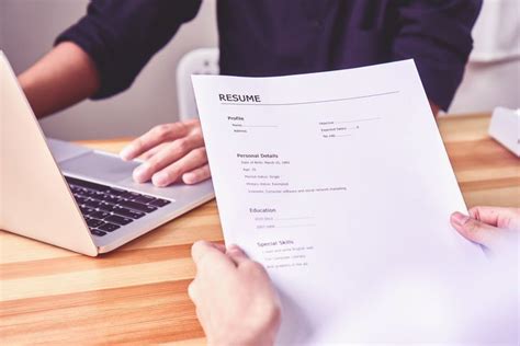 Disertai dengan contoh dalam berbagai bidang keahlian lengkap dengan tips dan trik membuatnya. Contoh Cv Untuk Menymbung Perkhidmatan - Contoh Resume ...
