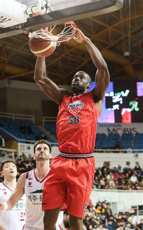 Kbl은 30일 kbl 센터에서 재정위원회를 개최해 울산 현대모비스 농구단의 '코로나19. 스포츠서울 - 현대모비스 오카포 무릎인대 파열, 대체용병 급구