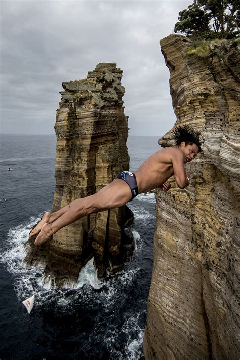 Gallery Stunning Pictures Of Cliff Diving World Series In Portugal Metro Uk