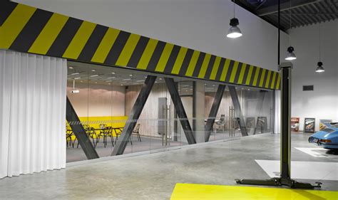 The recipe for the perfect garage office is pretty simple. Gallery of Office-Garage / Ultra Architects - 8