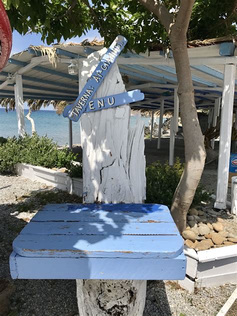 Το κομμωτήριο γιούλη μαρία εδρεύει στο κέντρο της μύρινας της λήμνου. Agios Ioannis, Limnos Island, Greece Photo by MLRelle
