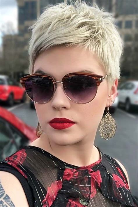 A Messy But Perfect Short Hair Style Are You Dreaming Of Trying Short Pixie Hairstyles Then Do
