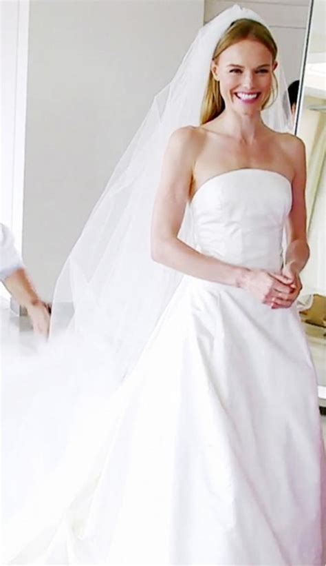 Kate bosworth returns to the oscar de la renta showroom in new york city to see her dress for the first time in the final fitting of. Galerie: NEJKRÁSNĚJŠÍ SVATEBNÍ ŠATY & SLAVNÉ NEVĚSTY | Elle.cz