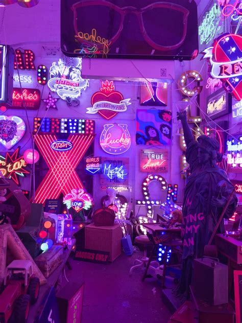 Glowwave is an aesthetic surrounding the theme of things that glow in the dark or with assistance from a uv light (also commonly called a blacklight) or with the glow of neon lights and bright, neon colors. Pin by Alise on Photos | Neon room, Purple aesthetic, Neon ...