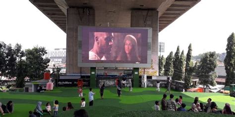 Baru beberapa tahun terakhir di buka untuk umum, dan dari info lapangan yang saya dapatkan, taman rusa dalam progress pemugaran. Wisata Taman Film Bandung, Sejarah, Fasilitas, Jadwal