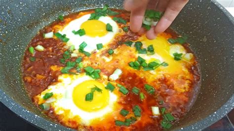 Ianya ala ala scramble eggs tapi versi melayu di mana adanya cili bawang belacan dsb. MENU LOCK DOWN SIMPEL | Resep Sambal Telur Pecah - YouTube