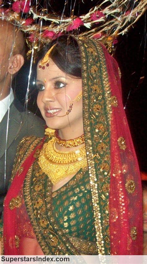 Ms Dhonis Wife Wearing Traditional Kumaoni Jewellery Indian Bridal Makeup Cricket Dress