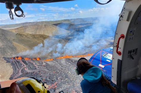 Смотреть Исландия добавляет прямые трансляции чтобы увидеть возможное извержение