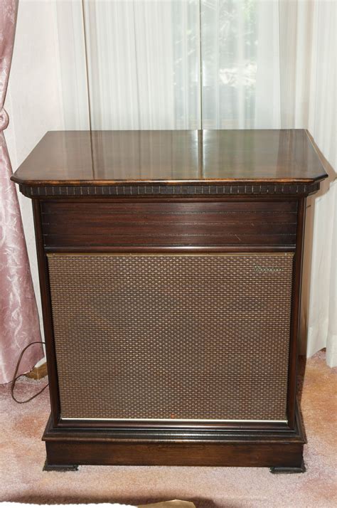 Pair Of Mid Century Magnavox Stereo Cabinets Ebth