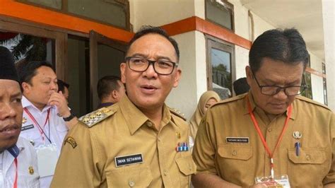 Profil Bupati Bogor Iwan Setiawan Viral Usai Dianggap Tak Gubris Jabat