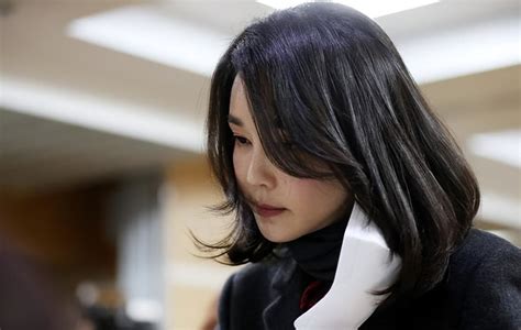 新韩国总统的美女夫人：当过陪酒女、学历造假，韩网友直呼太丢人腾讯新闻