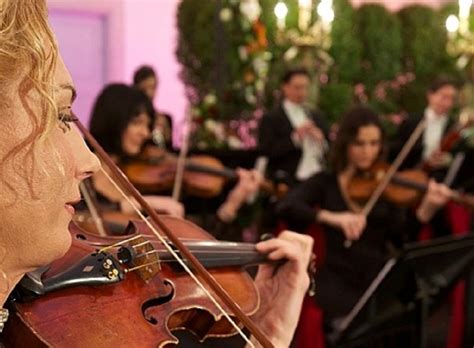 Die dauer der schloss schönbrunn konzerte beträgt 1 stunde und 45 minuten, inklusive einer pause von 15 minuten. Schloss Schoenbrunn Concert in Vienna | HAPPYtoVISIT.com