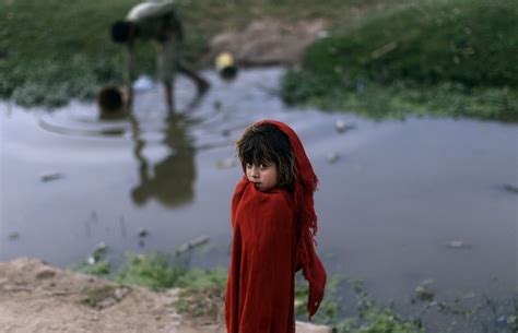 Est100 一些攝影some Photos An Afghan Refugee Girl Outskirts Of