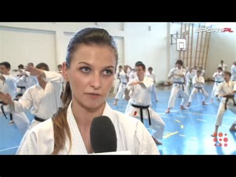 Na instagramie prezentowała zdjęcia w koszulce z nazwiskiem swojego męża. Narzeczona Roberta Lewandowskiego to mistrzyni karate z ...