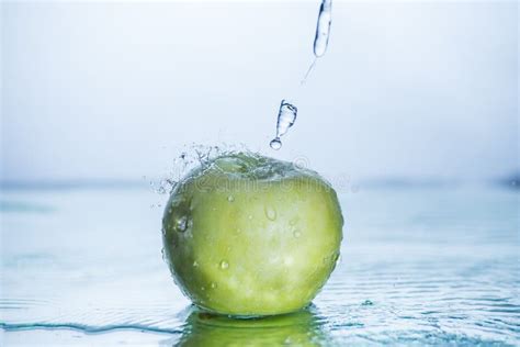 Green Apple With Freezed Water Splash Stock Photo Image Of Juicy