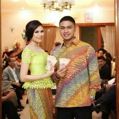 Lihat ide lainnya tentang baju kurung, model pakaian baju nikah tunang raya murah on instagram: Couple (Dengan gambar) | Gaun, Kain, Baju kurung