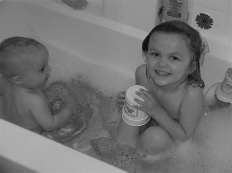Bathing Sisters Baby Alex And Beemyr Beauty Playin Eh Flickr