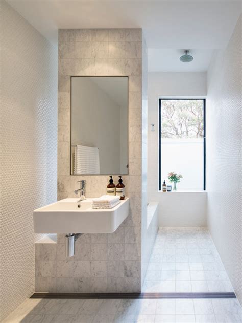 If you're struggling for ideas to get the most out of this small space then this guide is ideal for you. Small Ensuite Bathroom Home Design Ideas, Renovations & Photos