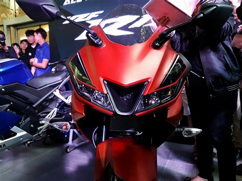 Checkout yzf r15 v3 pictures in different angles and in great details. Yamaha R15 v3.0 launched in the Philippines