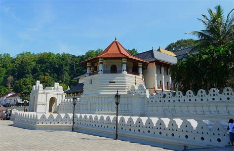 Temple Of The Sacred Tooth Relic Well Known Places
