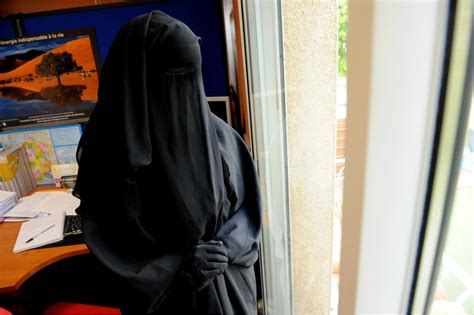 Lonu épingle Linterdiction Du Niqab En France Détail Femmes News