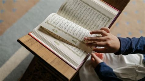 Surah Al Kahfi Ayat 1 10 Tentang Asbabul Kahf Dianjurkan Dibaca Tiap