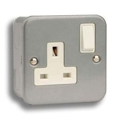 Metalclad 13a Single Switched Socket Ray Grahams Diy Store