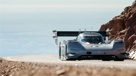 Vw Id R Electric Racer Smashes Pikes Peak Record