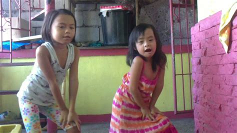Have fun playing in the bathtub with bubbles and washing to. Baby singing and dancing to kpop song - YouTube