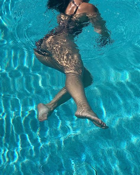 In 2007, she and her family began starring in the reality television series keeping up with the kardashians. KOURTNEY KARDASHIAN in Swimsuit - Instagram Photos 07/14 ...