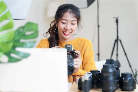 Lifestyle Asia Young Women Photographer And Freelance Holding A Dslr